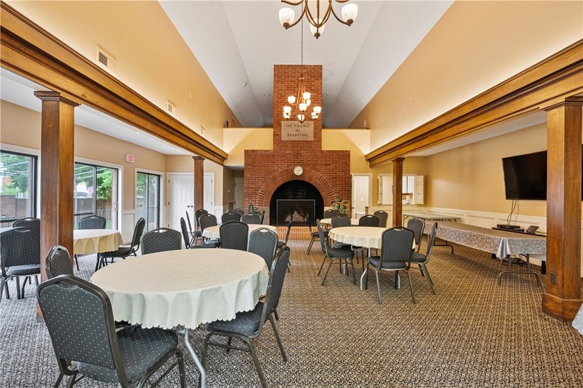 Welcome to the Village of Shadyside. One bedroom large luxury - photo 5