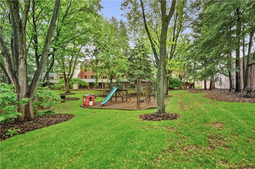 Welcome to the Village of Shadyside. One bedroom large luxury - photo 6