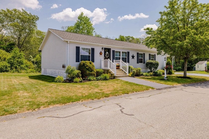 Presenting 20 Blackbird Ct, a meticulously maintained 2003 home - photo 4