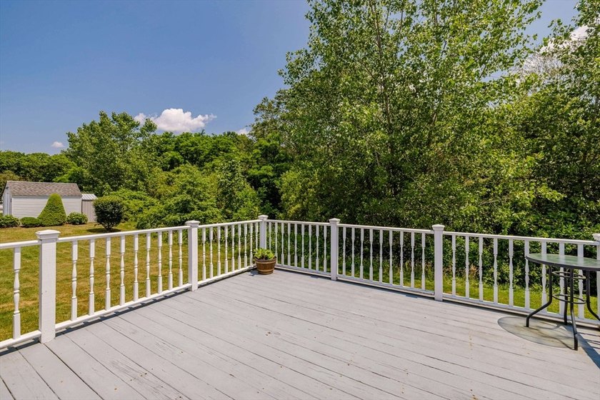 Presenting 20 Blackbird Ct, a meticulously maintained 2003 home - photo 5