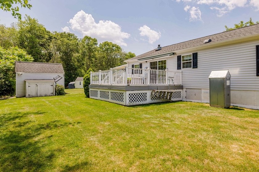 Presenting 20 Blackbird Ct, a meticulously maintained 2003 home - photo 8