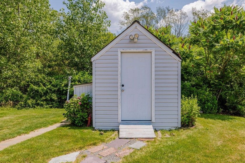 Presenting 20 Blackbird Ct, a meticulously maintained 2003 home - photo 10