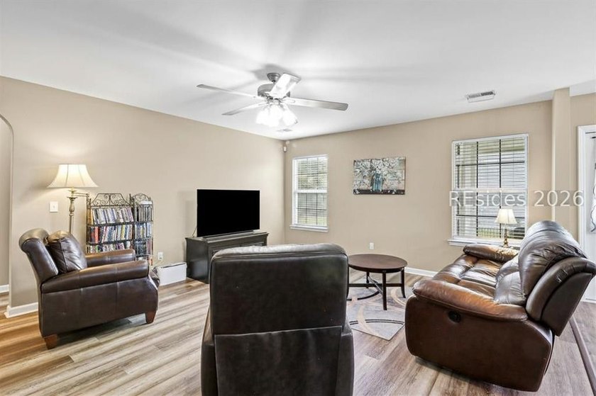 Welcome to this beautifully maintained Cypress Ridge home - photo 14