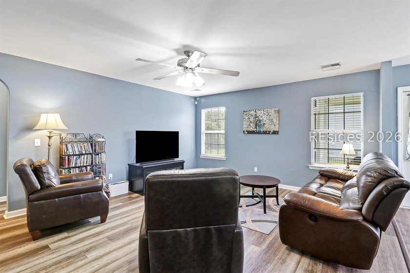 Welcome to this beautifully maintained Cypress Ridge home - photo 15