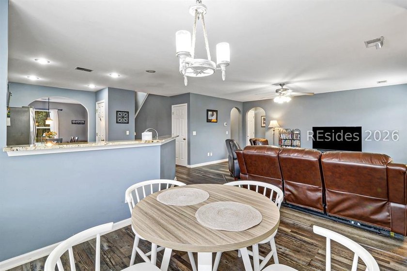 Welcome to this beautifully maintained Cypress Ridge home - photo 19