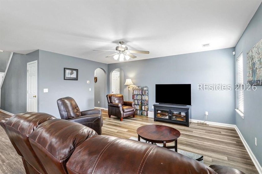 Welcome to this beautifully maintained Cypress Ridge home - photo 20