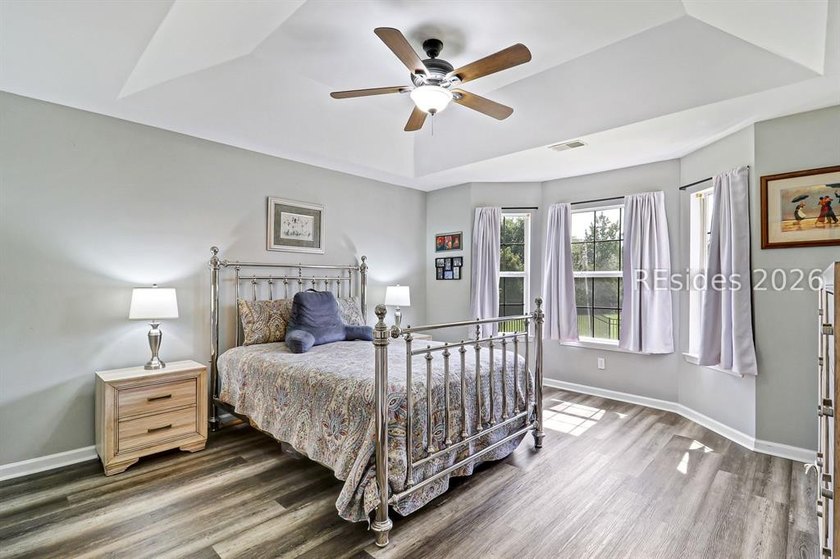 Welcome to this beautifully maintained Cypress Ridge home - photo 21