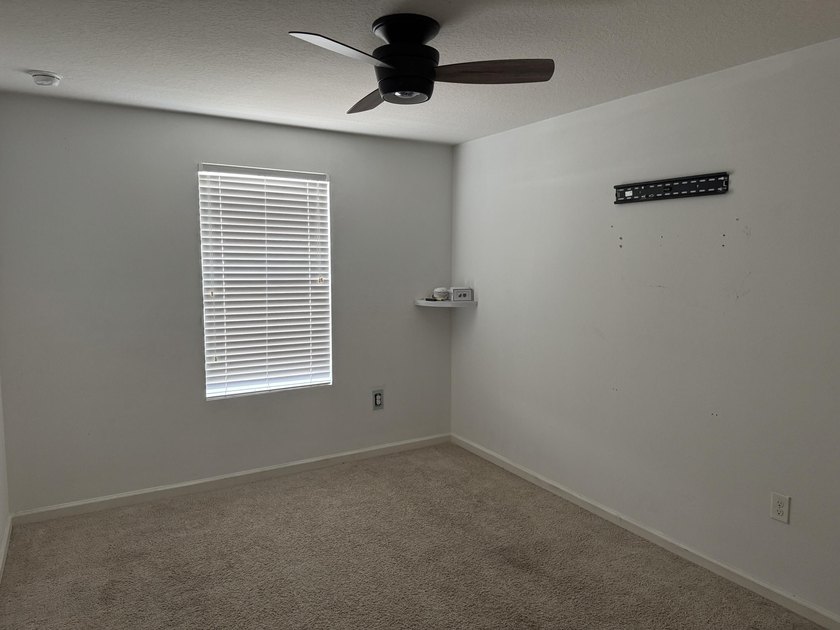 THIS IS A SHORT SALE- Check out this 4 BED 2.5 BATH built in - photo 7