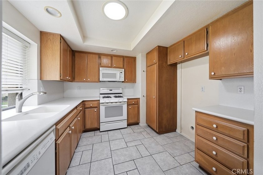 Well-maintained 3-bedroom, 2-bath home in the prestigious - photo 9