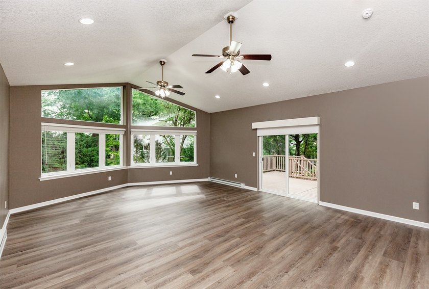 WOW...this is a MUST SEE! 5,200 finished sq. ft. of beautifully - photo 8