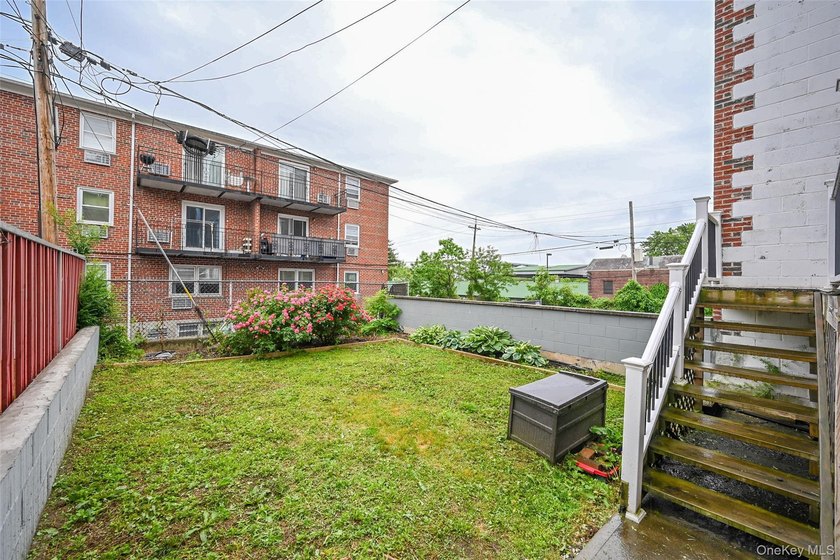 Beautifully maintained brick 2-family in prime Flushing location - photo 19