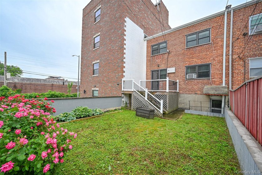Beautifully maintained brick 2-family in prime Flushing location - photo 20