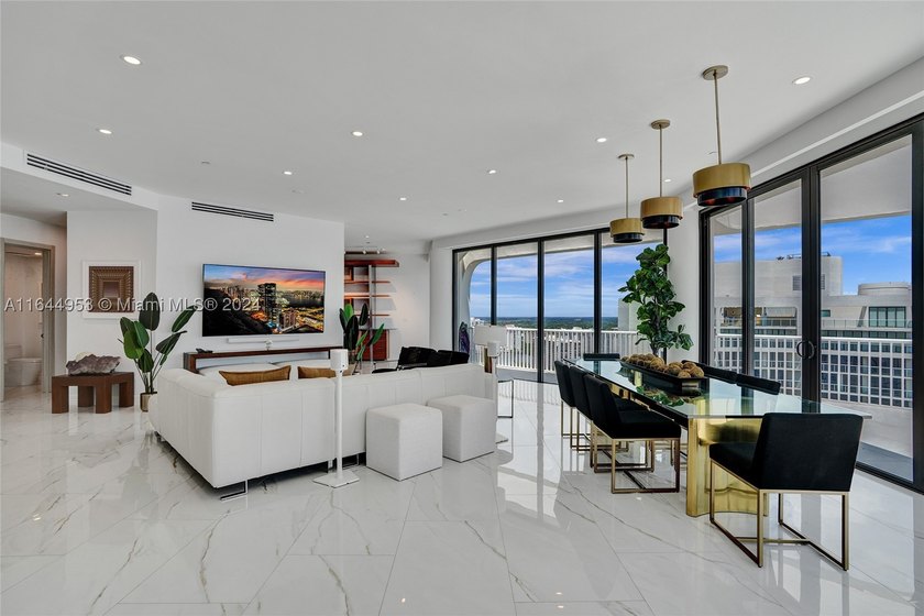 SPECTACULAR, FULLY REMODELED 2 STORY PENTHOUSE HOME OVERLOOKING - photo 5