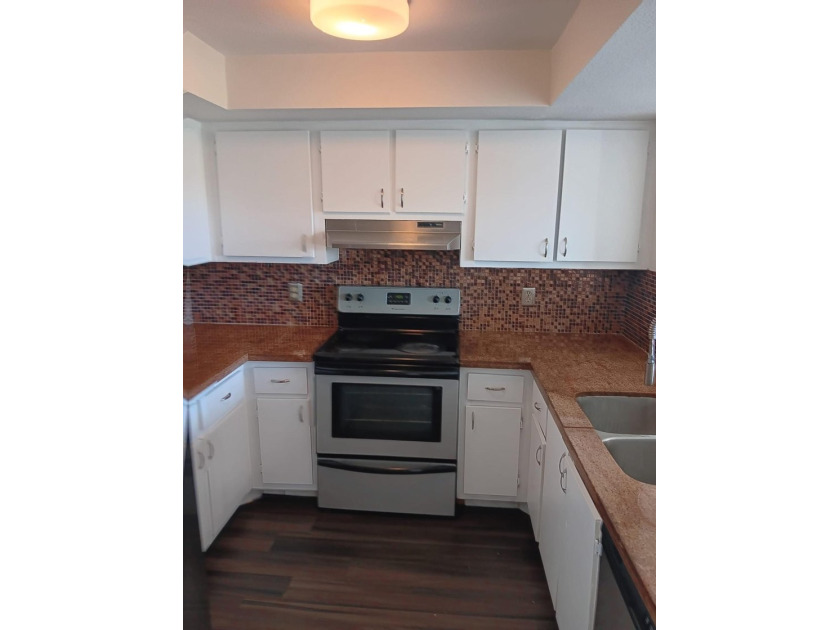 Great location and schools. 2 bedrooms &amp; 2.5 half bathroom - photo 17