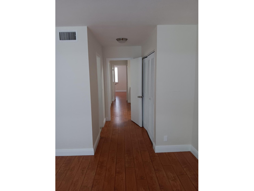 Great location and schools. 2 bedrooms &amp; 2.5 half bathroom - photo 22