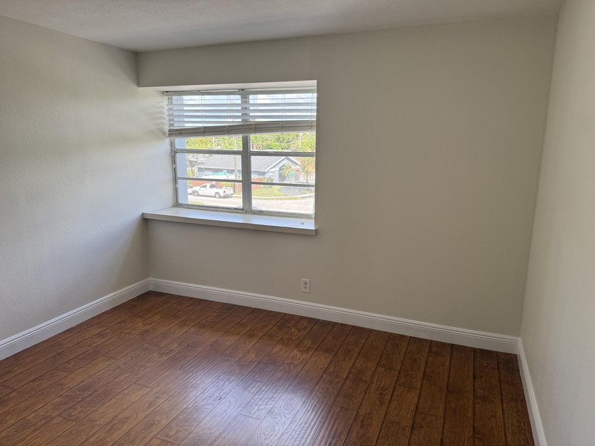 Great location and schools. 2 bedrooms &amp; 2.5 half bathroom - photo 23