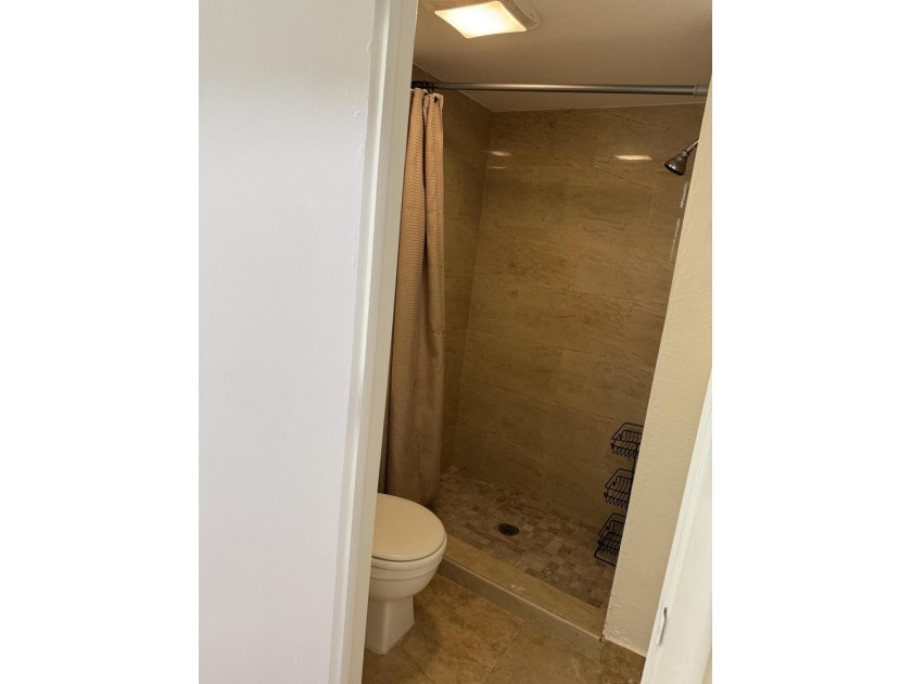 Great location and schools. 2 bedrooms &amp; 2.5 half bathroom - photo 25