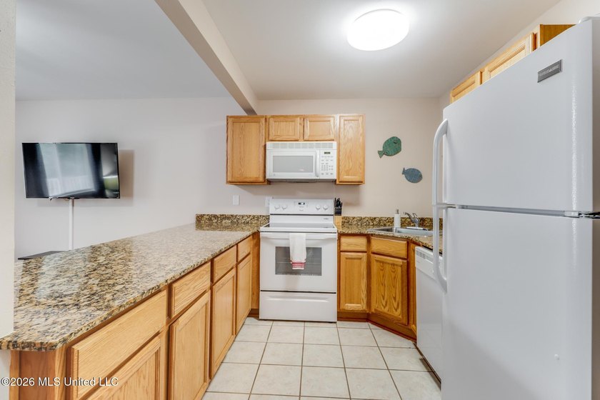 Prime turnkey condo in the heart of Biloxi, ideally located near - photo 7