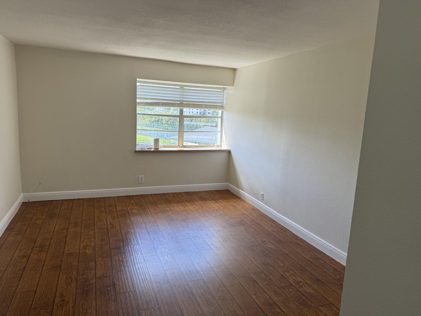 Great location and schools. 2 bedrooms &amp; 2.5 half bathroom - photo 28