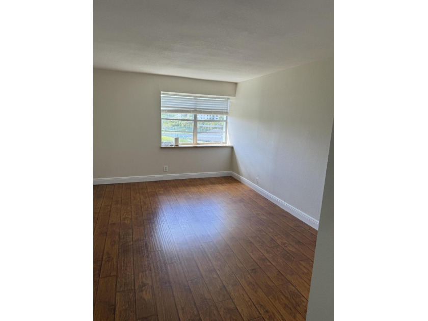 Great location and schools. 2 bedrooms &amp; 2.5 half bathroom - photo 29