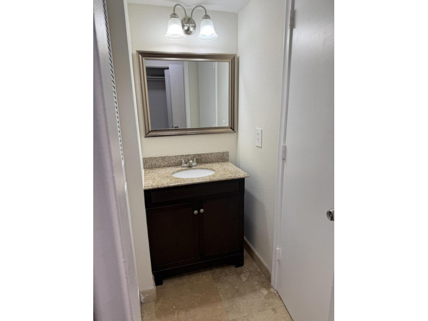Great location and schools. 2 bedrooms &amp; 2.5 half bathroom - photo 30
