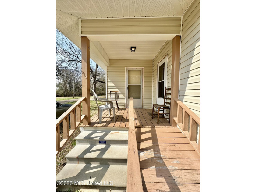 Welcome to 313 Josephine Street in the heart of Gloster - photo 3