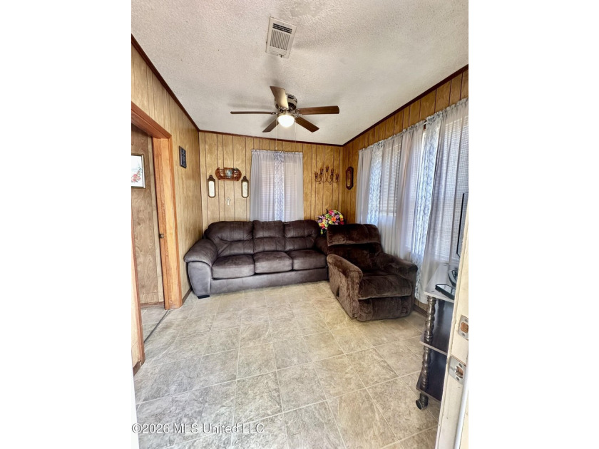 Welcome to 313 Josephine Street in the heart of Gloster - photo 5