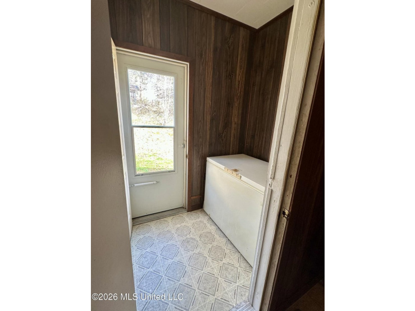 Welcome to 313 Josephine Street in the heart of Gloster - photo 8