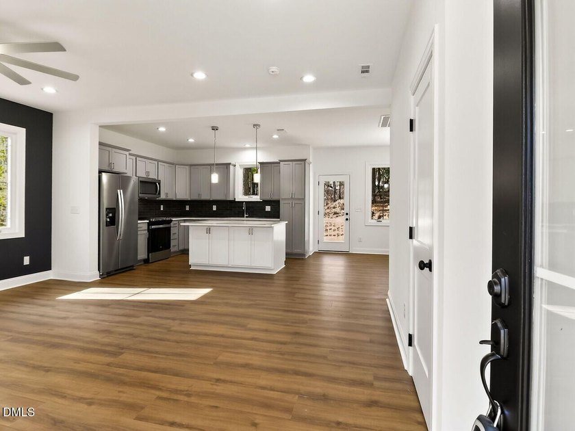 Price reduced for quick sale! Fabulous newly constructed home in - photo 4