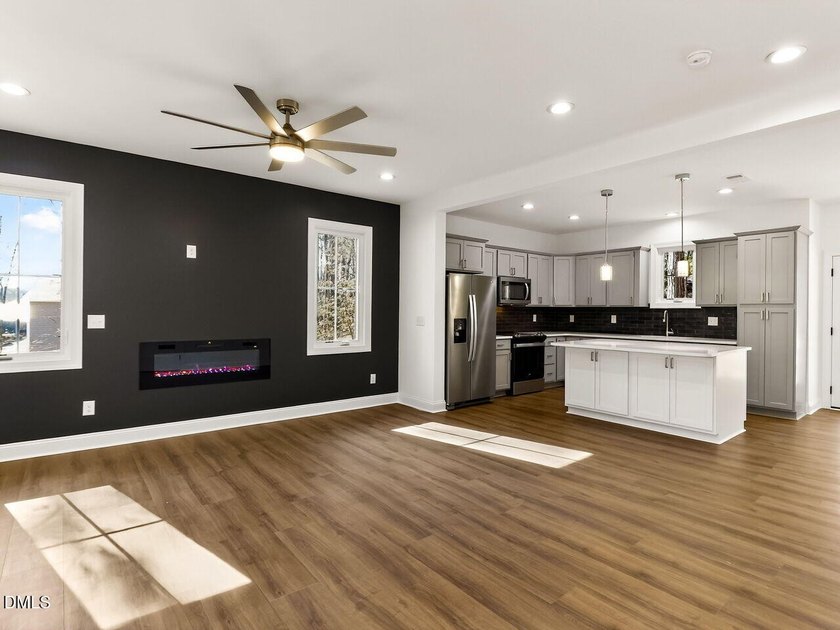 Price reduced for quick sale! Fabulous newly constructed home in - photo 5