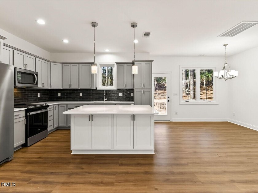 Price reduced for quick sale! Fabulous newly constructed home in - photo 8