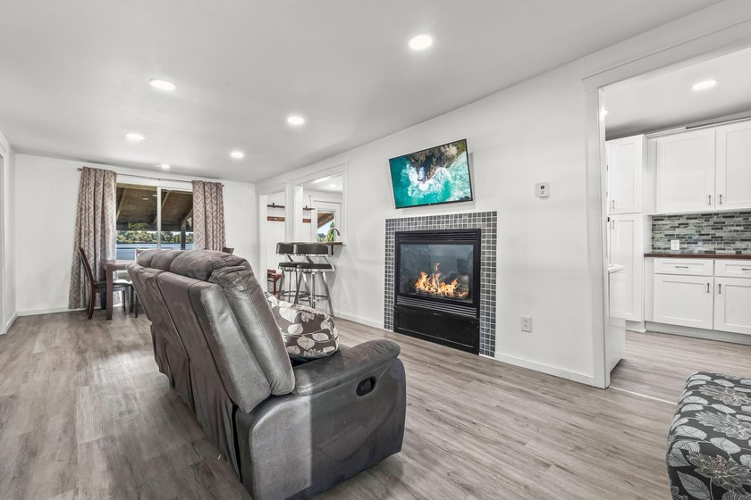 Welcome to this beautifully renovated waterfront cottage on - photo 14