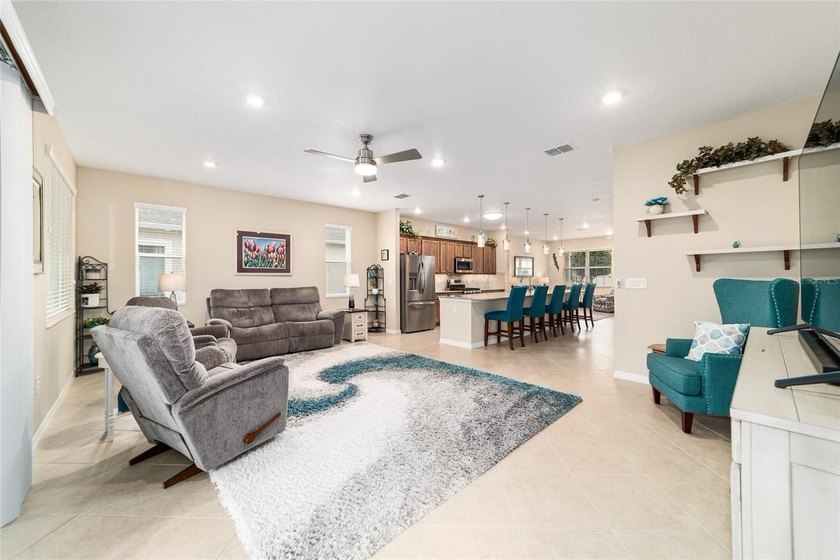 PREMIUM LOT: Welcome to this beautifully maintained Orchid model - photo 14