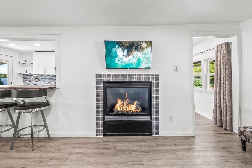 Welcome to this beautifully renovated waterfront cottage on - photo 15
