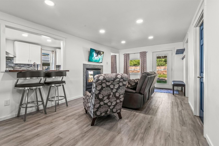 Welcome to this beautifully renovated waterfront cottage on - photo 16