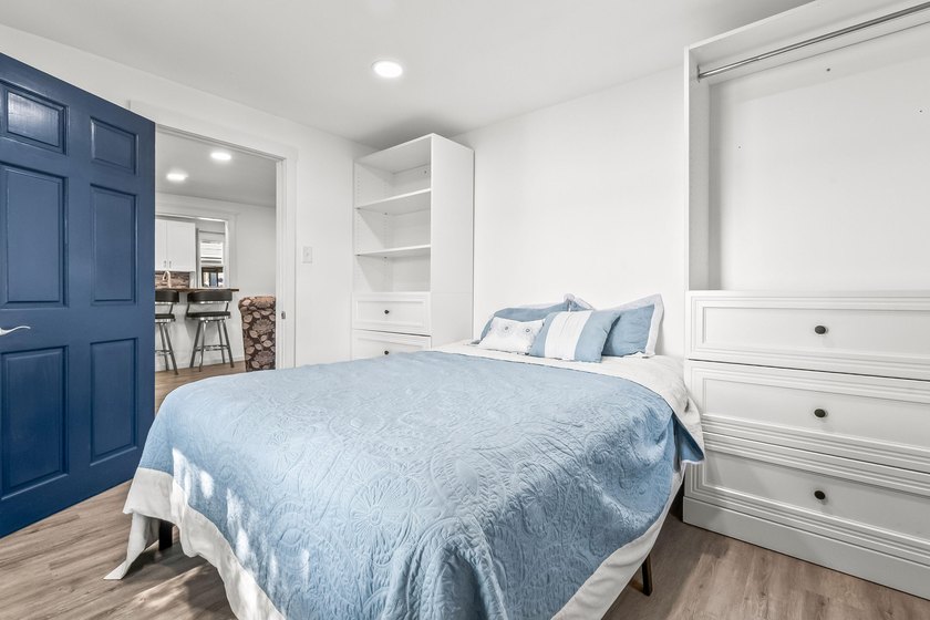 Welcome to this beautifully renovated waterfront cottage on - photo 19