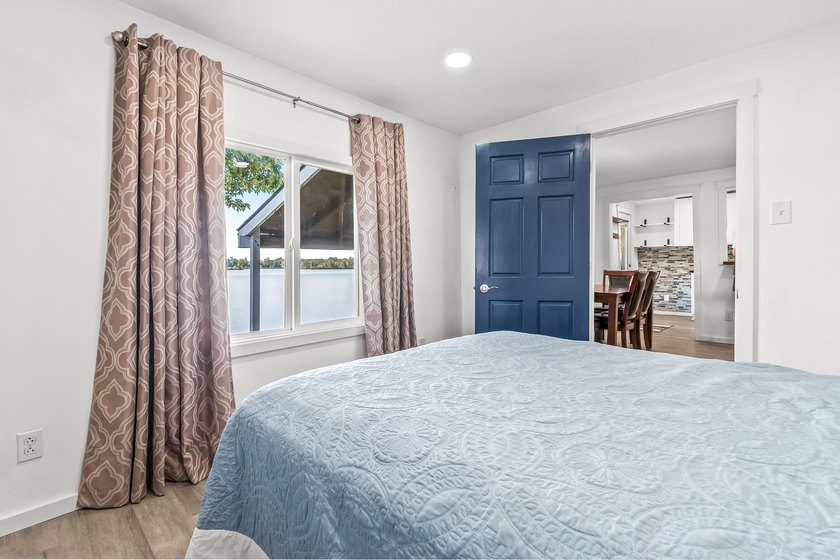 Welcome to this beautifully renovated waterfront cottage on - photo 20