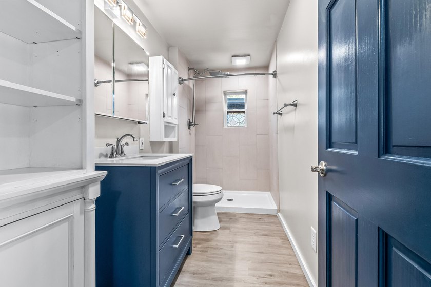 Welcome to this beautifully renovated waterfront cottage on - photo 21