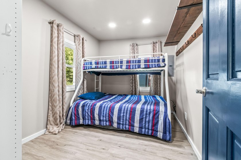 Welcome to this beautifully renovated waterfront cottage on - photo 22