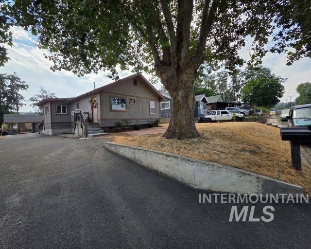 Beautifully reimagined, this craftsman-style bungalow at 411 - photo 24