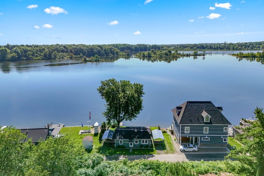 Welcome to this beautifully renovated waterfront cottage on - photo 29