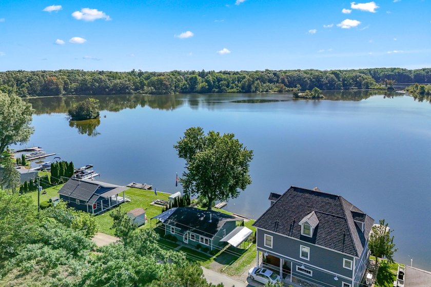 Welcome to this beautifully renovated waterfront cottage on - photo 31