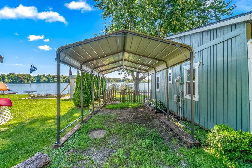 Welcome to this beautifully renovated waterfront cottage on - photo 33