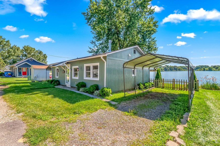 Welcome to this beautifully renovated waterfront cottage on - photo 34