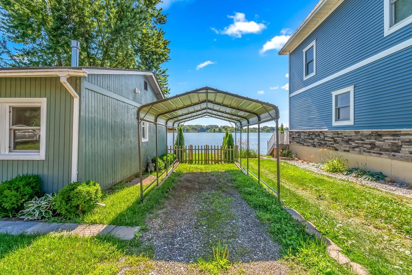 Welcome to this beautifully renovated waterfront cottage on - photo 35