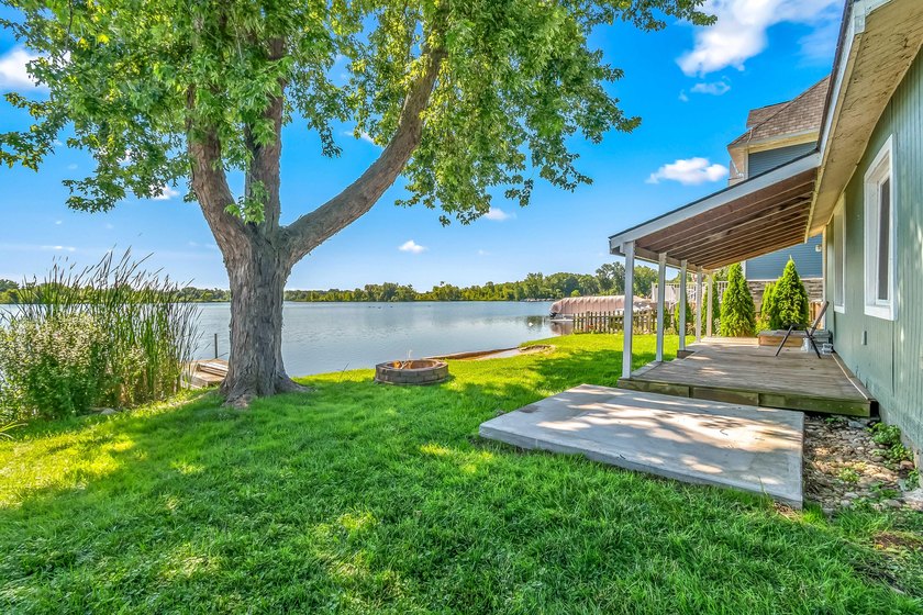 Welcome to this beautifully renovated waterfront cottage on - photo 36