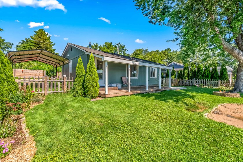Welcome to this beautifully renovated waterfront cottage on - photo 38