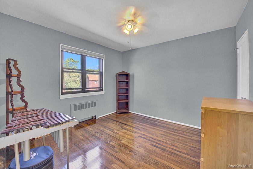 Welcome to this beautifully maintained lower unit, move-in-ready - photo 13