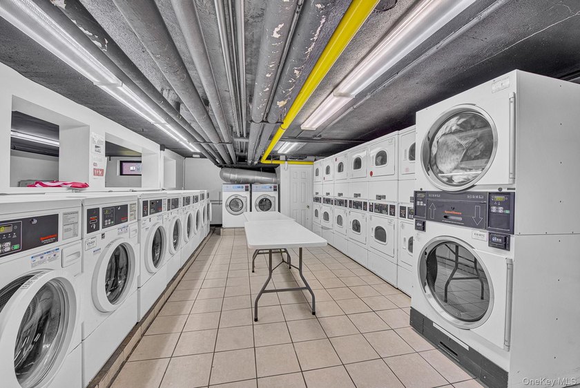 Welcome to this beautifully maintained lower unit, move-in-ready - photo 16