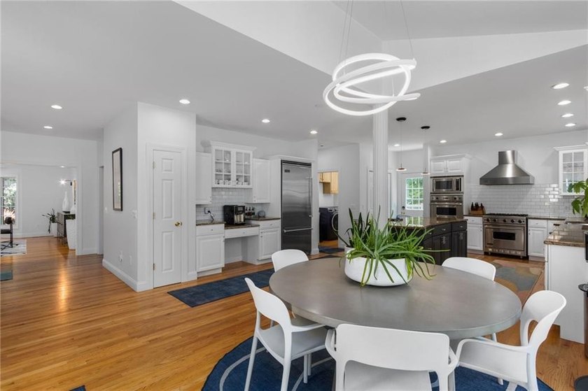 19 Cassandra Lane is a beautiful combination of some classic - photo 19